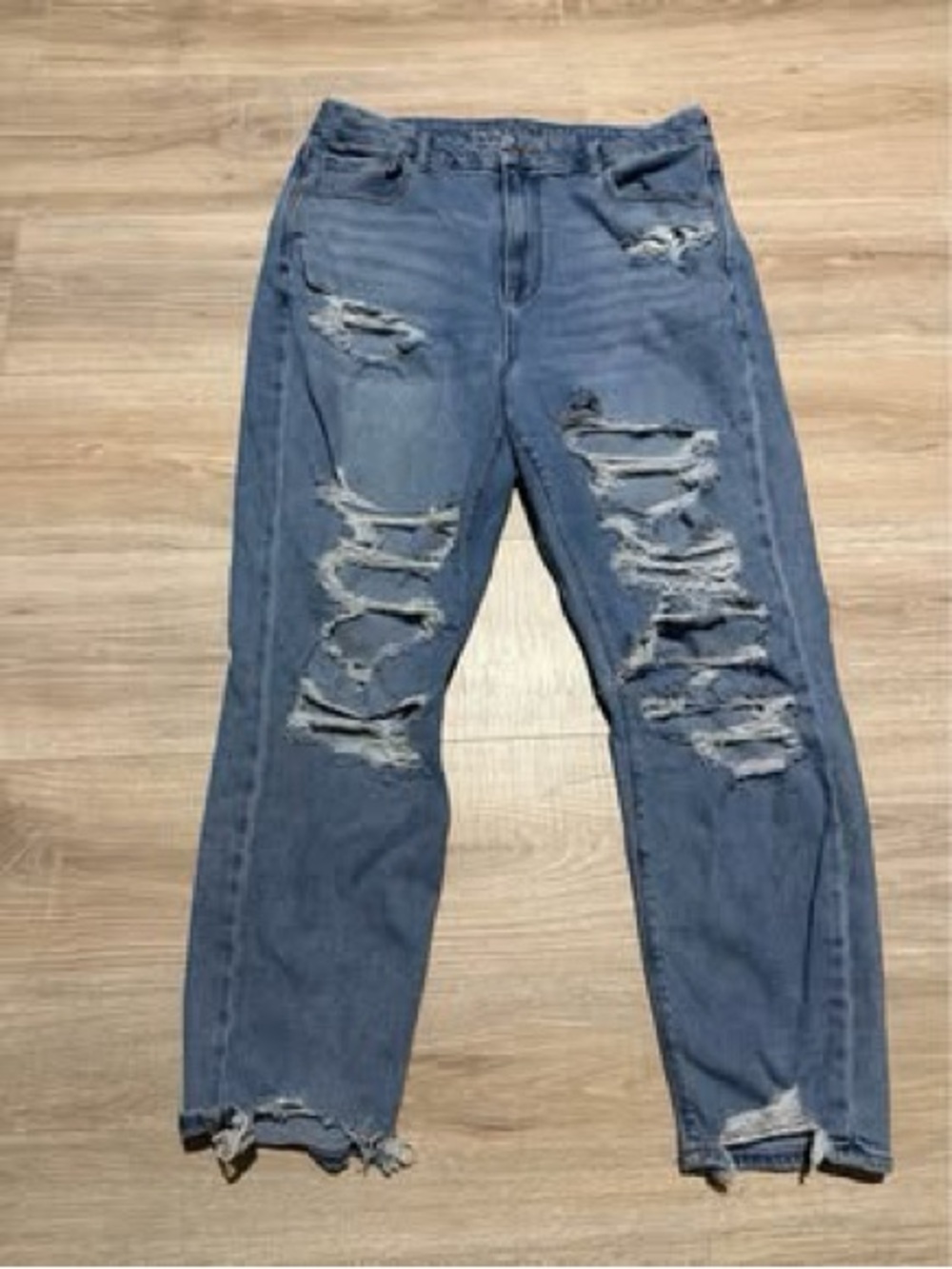 Distressed High-Waist Blue curvy mom Jeans